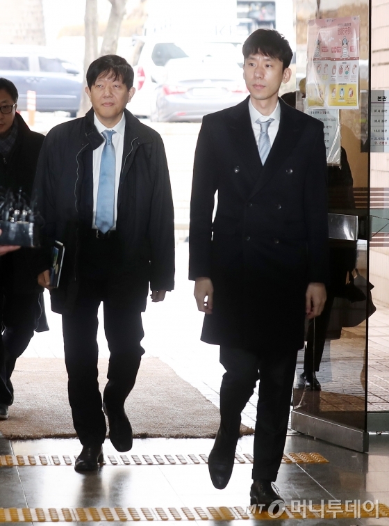 이재웅 전 쏘카 대표(사진 왼쪽)와 박재욱 현 쏘카대표. / 사진=김휘선 기자 hwijpg@