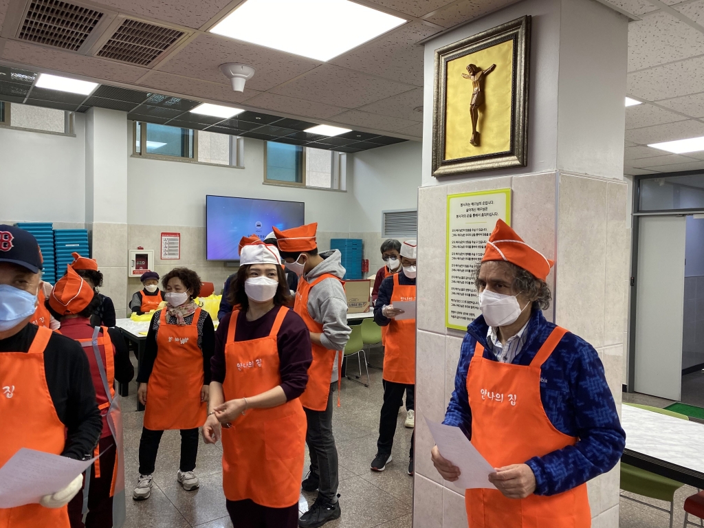 봉사하고 돌아가는 이의 뒷모습은 얼마나 아름다운가./사진=남형도 기자