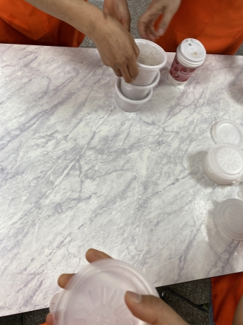 집으로 돌아가는 길, 아직 앙상한 나뭇가지에 태양이 뜨겁게 걸친 걸 보고 신부님과 닮았단 생각을 했다. 다 내어주고도 가장 밝게 빛나는 사람./사진=남형도 기자