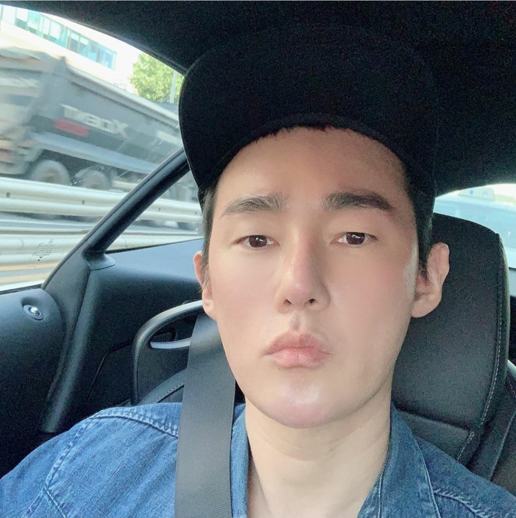 /사진=허지웅 인스타그램