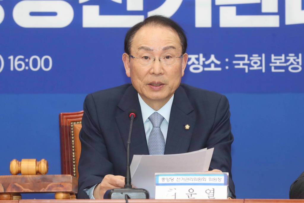 (서울=뉴스1) = 문재인 대통령이 30일 청와대에서 열린 제3차 비상경제회의에서 발언을 하고 있다. (청와대 제공) 2020.3.30/뉴스1