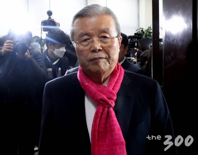 미래통합당 김종인 총괄선대위원장이 9일 오전 서울 여의도 국회에서 당 소속 후보들의 막말 논란에 대해 사과한 뒤 회견장을 나서고 있다./사진=홍봉진 기자