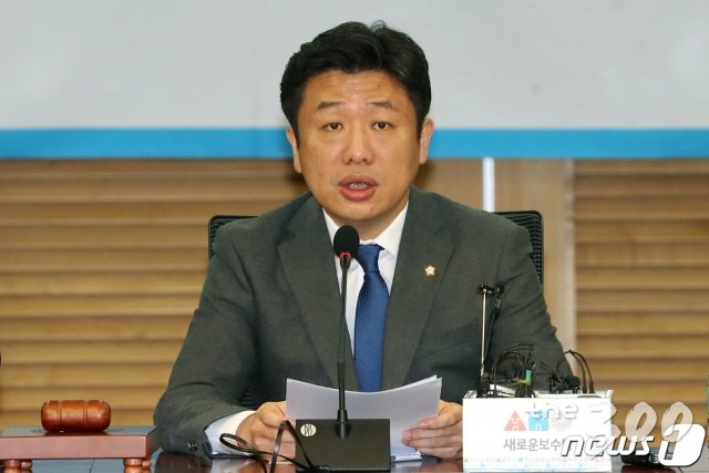 (서울=뉴스1) 임세영 기자 = 유의동 당시 새로운보수당 책임대표가  2월14일 오전 서울 여의도 국회 의원회관에서 열린 당대표단회의에서 모두발언을 하고 있다. 2020.2.14/뉴스1