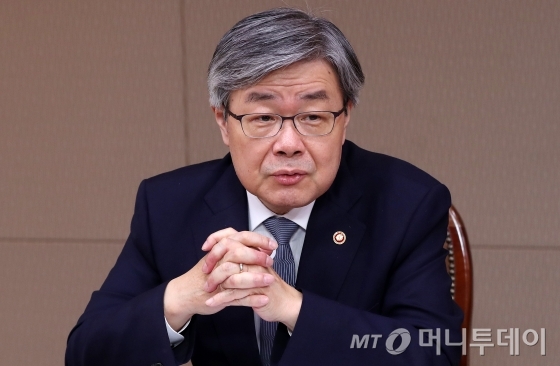 이재갑 고용노동부 장관./사진=김휘선 기자