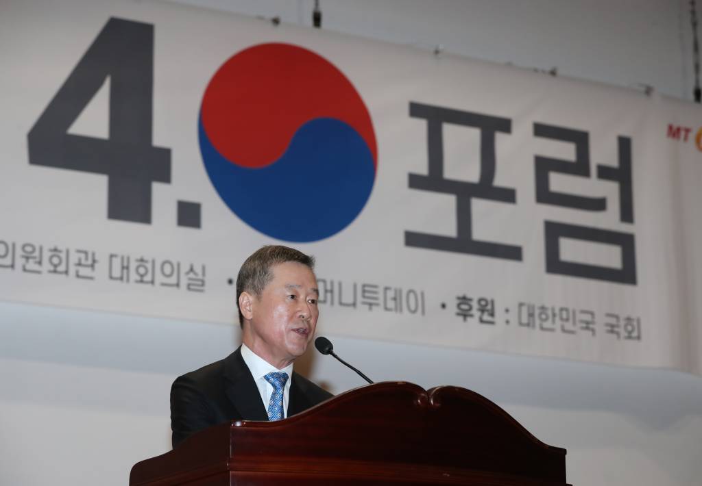 [서울=뉴시스] 고승민 기자 = 홍선근 머니투데이 미디어그룹 회장이 21일 서울 여의도 국회에서 머니투데이 주최로 열린 '대한민국 4.0 포럼, 새로운 21대 국회를 위하여'에서 인사말을 하고 있다. 2020.05.21.  kkssmm99@newsis.com