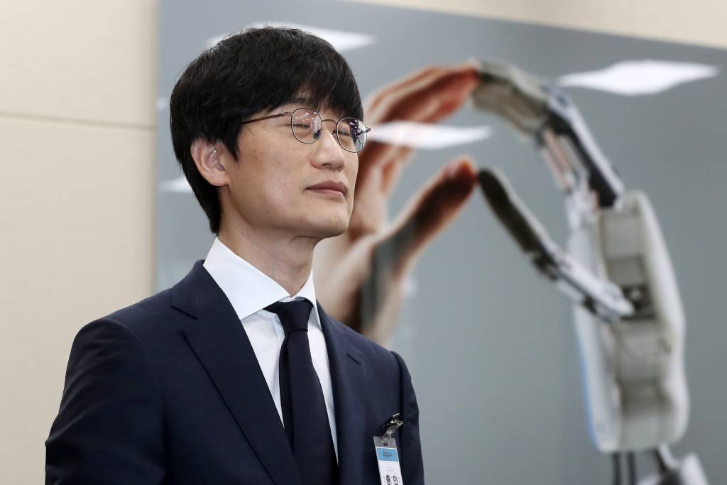 이해진 네이버 글로벌투자책임자(GIO)가 26일 서울 여의도 국회에서 열린 과학기술정보방송통신위원회 종합감사에 출석해 의원들의 질의에 답하던 중 생각에 잠겨 있다. 2018.10.26/뉴스1 / 사진제공=뉴스1