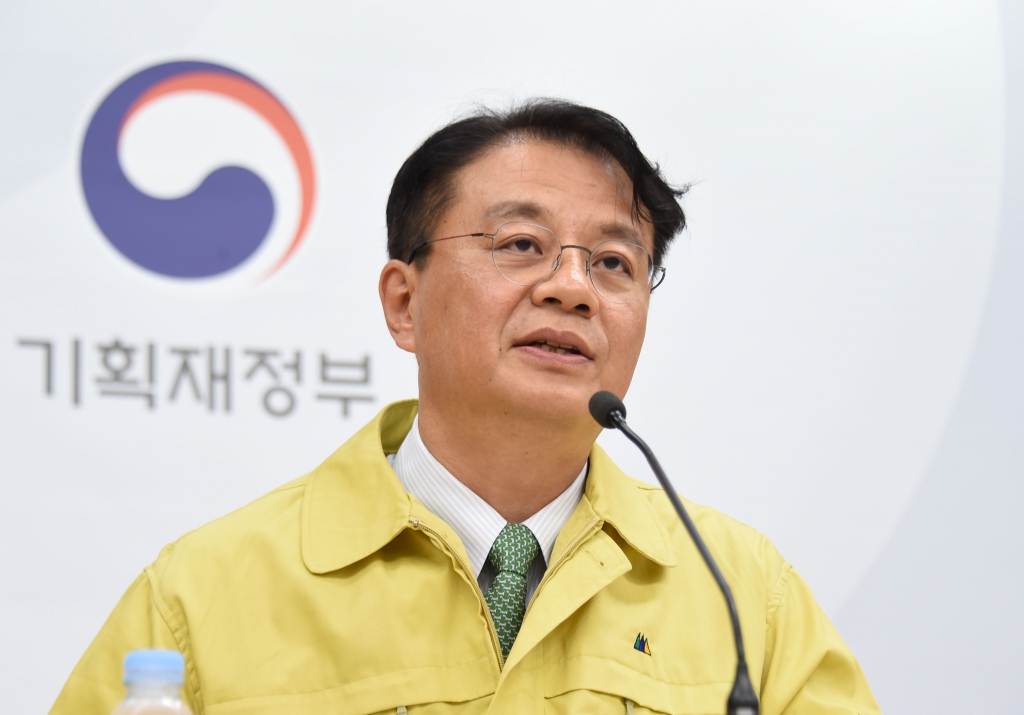 방기선 기획재정부 차관보가 5월 29일 정부세종청사에서 2020년 하반기 경제정책방향 관련 사전 상세브리핑을 하고 있다./사진=기획재정부