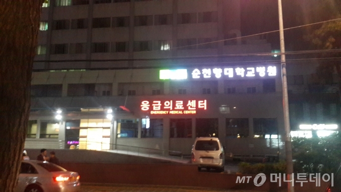 2014년 5월 10일 밤 이태원동 자택 인근인 순천향대 병원 응급실에 도착한 직후 심장마비 증상 나타나 심폐소생술 등 응급조치 받았다. (사진은 11일 오전 2시 모습)/사진=김남이 기자