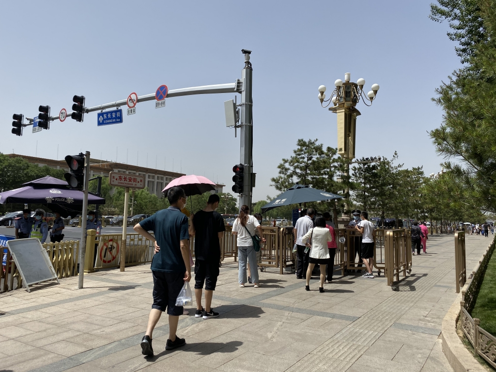 톈안먼 민주화시위 31주년 하루 전 톈안먼의 모습. 경찰의 경비가 삼엄하다/사진=김명룡