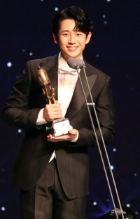 그룹AOA 설현이 2일 오전 서울 역삼동 SK텔레콤 T프리미엄숍에서 진행된 기변찬스 팬 사인회에 참석하고 있다. / 사진=홍봉진기자 honggga@