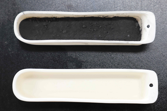 친환경 고순도 정제 기법을 적용 연소 사진 비교 친환경 고순도 흑연 정제 기법을 사용해 제조한 흑연을 연소한 경우 아래 사진과 같이 불순물이 거의 남아있지 않아 99.99% 이상(>4N)의 고순도 흑연을 확인할 수 있다/사진=지질자원연