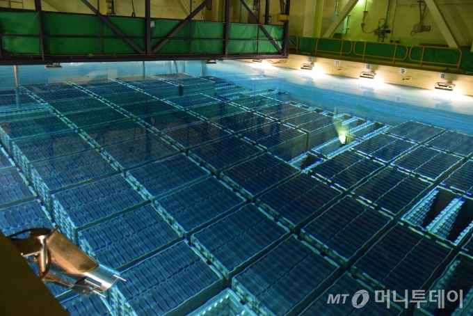 경북 경주시 양남면 나이리 월성원자력본부 월성 2호기의 사용후핵연료 습식저장시설(수조)의 모습.