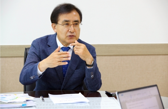 강순희 근로복지공단 이사장이 최근 서울 영등포구 서울남부지사에서 머니투데이 기자를 만나 향후 계획을 설명하고 있다./사진제공=근로복지공단