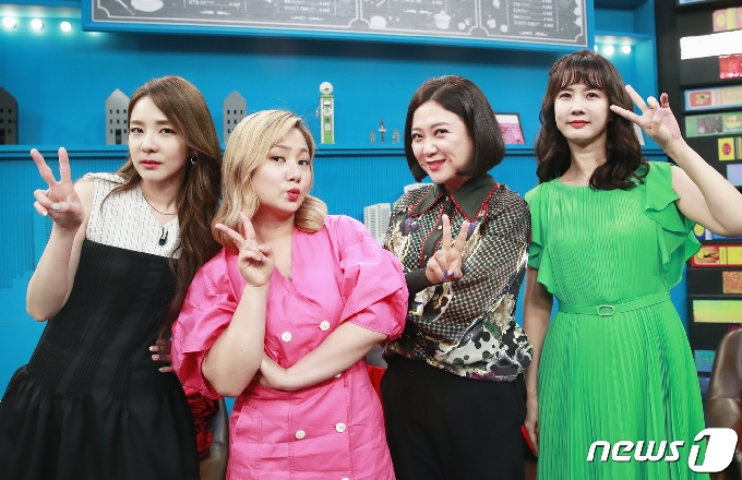경기도 고양시 일산동구 MBC. '비디오스타' MC 산다라박(왼쪽부터), 박나래, 김숙, 박소현 인터뷰.  © News1 권현진 기자