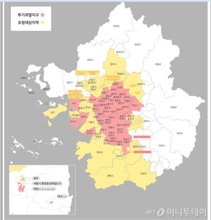  정부의 부동산 규제 대책과 코로나19로 인한 경기 침체 우려가 겹치면서 강남권 아파트값이 하락세를 보이고 있다.
서울 아파트값은 강남4구인 송파(-0.17%) 강남(-0.12%) 강동(-0.06%) 서초(-0.04%)를 비롯해 용산(-0.01%) 등 고가 아파트가 많은 지역 위주로 떨어졌다.

사진은 31일 강남구 아파트 단지 모습. / 사진=김창현 기자 chmt@