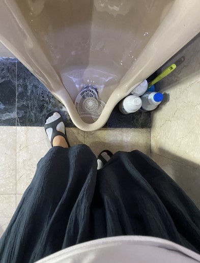 바지는 불편했지만, 또 편하기도 했다. 어쩔 수 없는 것일지./사진=남형도 기자