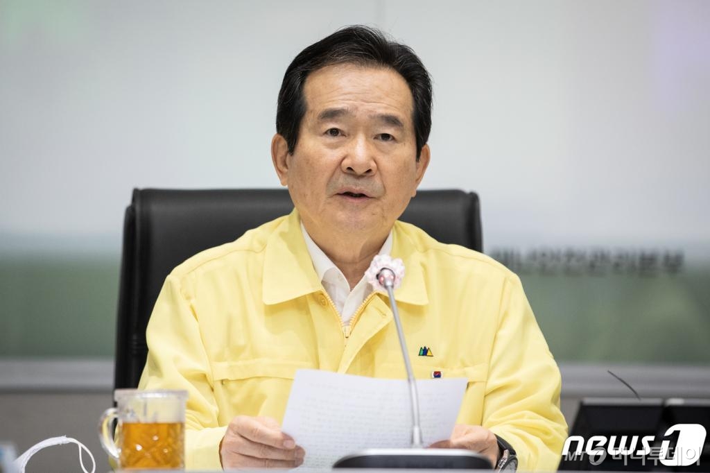 (서울=뉴스1) 유승관 기자 = 정세균 국무총리가 26일 서울 종로구 정부서울청사에서 열린 신종 코로나바이러스 감염증(코로나19) 대응 중앙재난안전대책본부 회의에서 모두발언을 하고 있다. 2020.6.26/뉴스1