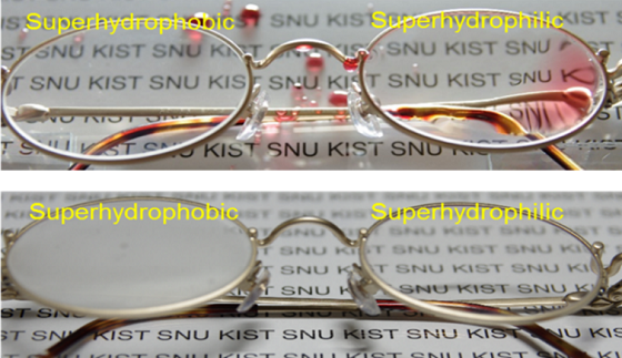 (위) 큰 물방울을 떨어뜨렸을 때는 초발수성(좌) 및 초친수성(우) 표면 모두 김서림 방지 가능 (아래) 작은 물방울을 흩뿌렸을 때는 초친수성(우) 표면에서만 김서림 방지가 가능/자료=KIST