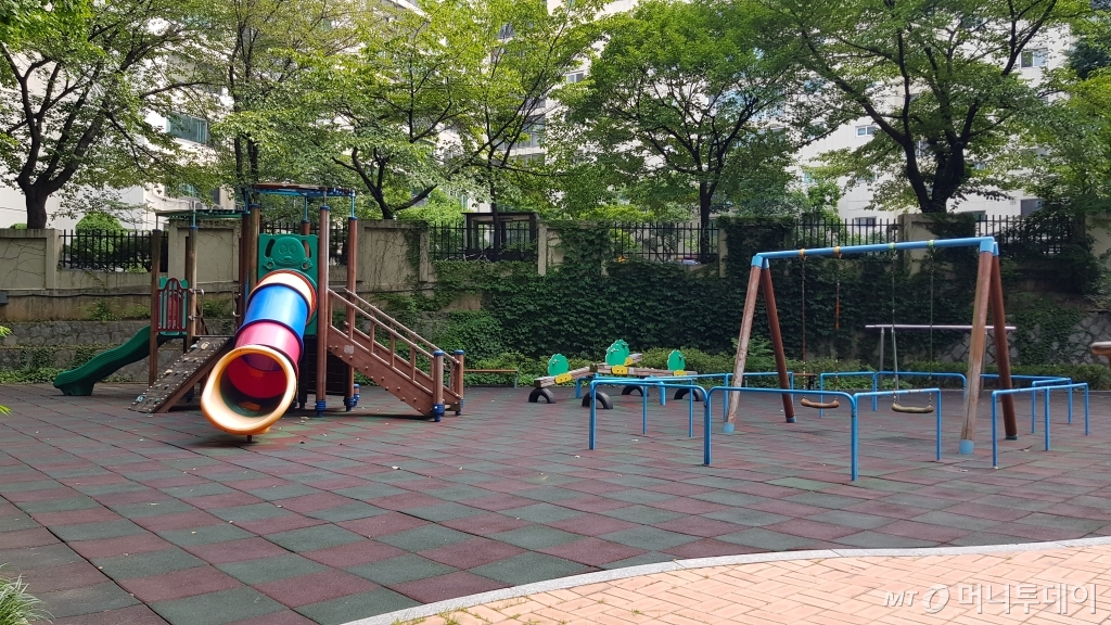서초구 반포동 '한신서래' 단지 내부 놀이터 모습/사진= 박미주 기자