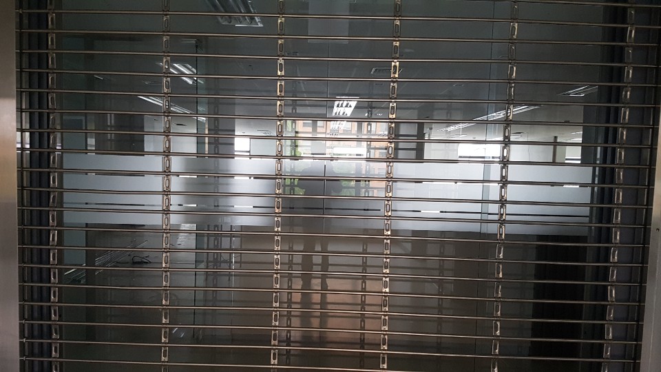 법무법인 H가 운영하던 분사무소 옛 사무실. 분사무소가 옵티머스자산운용사 본사 내부로 들어가면서 정리됐다. 옵티머스가 입주한 건물과는 50여미터 정도 떨어져 있는 인근 건물 4층이다. 이 곳에서 공범 사채업자 이동열씨는 윤석호 변호사와 함께 근무했다./사진=유동주
