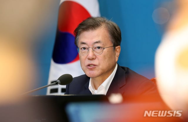 [서울=뉴시스]박영태 기자 = 문재인 대통령이 29일 청와대 여민관에서 열린 수석 보좌관회의에 참석해 발언하고 있다. 2020.06.29.   since1999@newsis.com