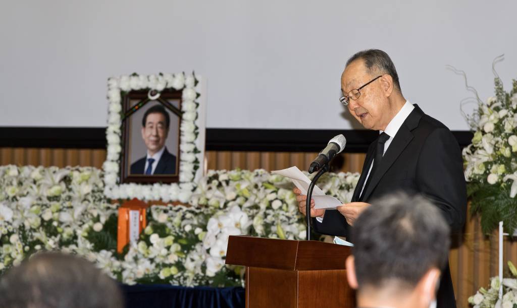 13일 오전 서울시청 다목적홀에서 박원순 서울시장의 영결식이 열리는 가운데 백낙청 서울대 교수가 조사를 하고 있다. 2020.07.13. / 사진=사진공동취재단