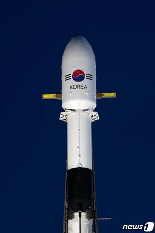 아나시스 2호 발사 준비 모습. (방위사업청 제공