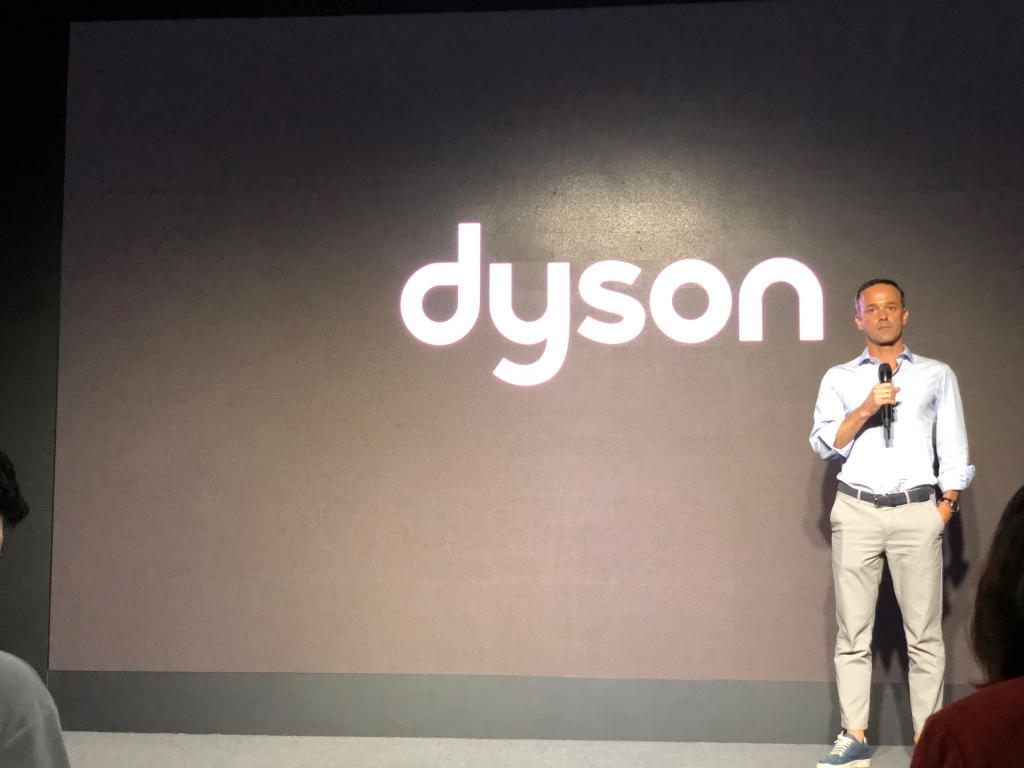 토마스 센테노 다이슨 한국지사장이 23일 신제품 출시 행사에서 설명하고 있다. /사진=박소연 기자