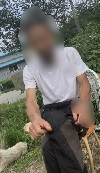 견주의 하소연, 그는 "얘기를 들어줘 고맙다"고 했다. 그 또한 보호가 필요해 보였다./사진=남형도 기자