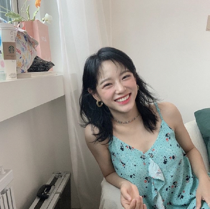 세정, 싱글 '웨일' 재킷 비하인드컷 공개…청량 비주얼 - 머니투데이