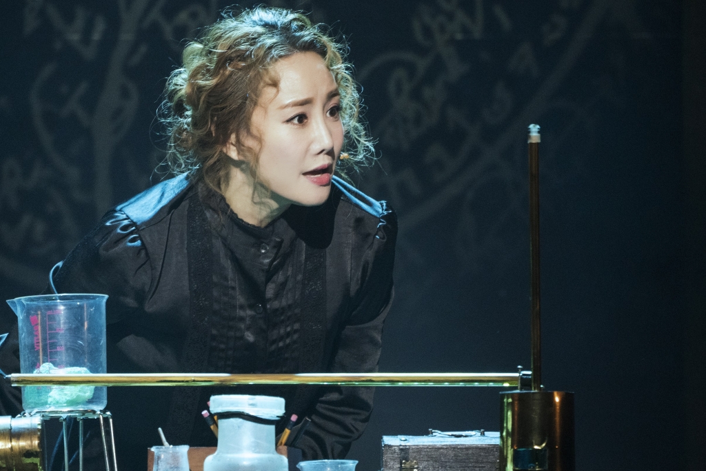 뮤지컬 '마리 퀴리'의 마리 스클로도프스카 퀴리 역 김소향. /사진제공=라이브