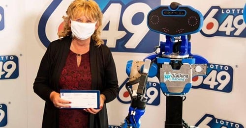 25년동안 같은 번호 기재해 당첨된 게일레인 데자르딘스/사진제공=페이스북 캡쳐