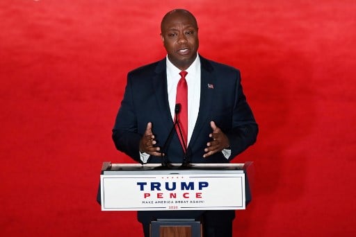 팀 스콧 상원의원이 24일(현지시간) 노스캐롤라이나주 샬럿 컨벤션센터에서 개막한 공화당 전당대회에서 연설하고 있다./사진=AFP