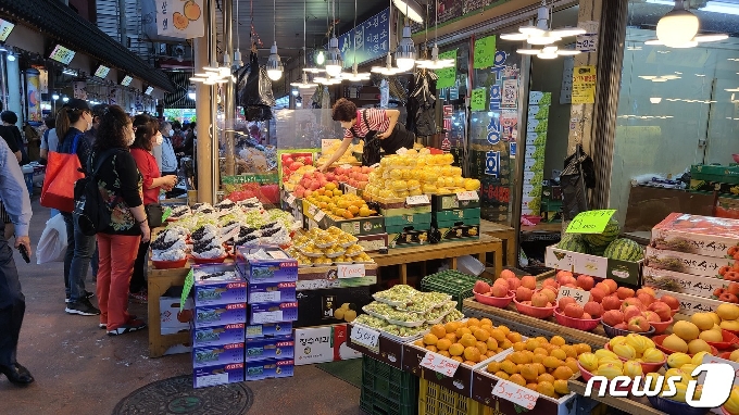 못골시장 과일가게. © 뉴스1