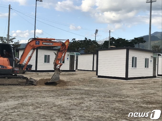 구례공설운동장에 마련된 이재민 임시주택.2020.9.24/뉴스1 © News1 지정운 기자