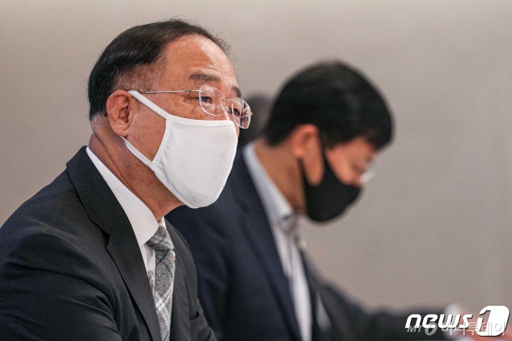 (서울=뉴스1) 이재명 기자 = 홍남기 부총리 겸 기획재정부 장관. 2020.9.23/뉴스1