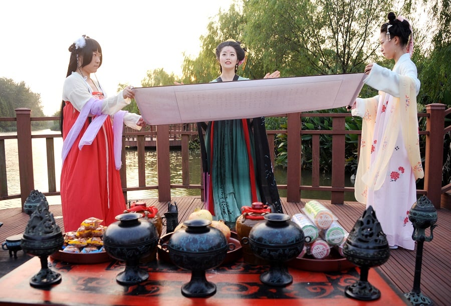 지난 설날 온라인 커뮤니티 네이트판에 올라온 게시글 일부를 편집한 캡쳐. 사진은 조선 숙종 당시 소론의 당수이자 성리학자인 명재 윤증선생의 종가의 차례상으로 확인됐다. 2020.01.24. / 사진 = 온라인 커뮤니티 갈무리