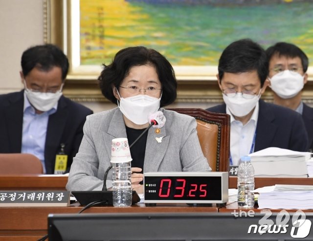 (서울=뉴스1) 박세연 기자 = 5일 서울 여의도 국회에서 열린 국민의힘 정부정책 감시특별위원회 1차 회의에서 위원장으로 임명된 이영 의원이 발언하고 있다. 2020.10.5/뉴스1