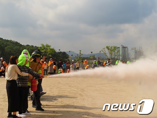 재난안전훈련 교육을 받는 양주도담학교 학생들. /© 뉴스1