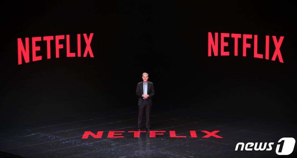 리드 헤이스팅스 넷플릭스 CEO가 25일 부산 벡스코 2전시장에서 열린 2019 한-아세안 특별 정상회의 '문화혁신포럼' 행사에 참석해 발표하고 있다. (2019 한-아세안 특별정상회의 제공)2019.11.25/뉴스1