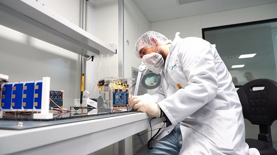 AI 기술이 탑재된 인공위성 파이냇-1/사진=인텔