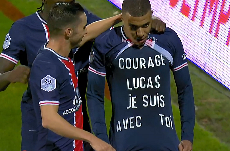 루카스를 위해 세리머니를 한 음바페(오른쪽). /사진=카날-서포터스 캡처