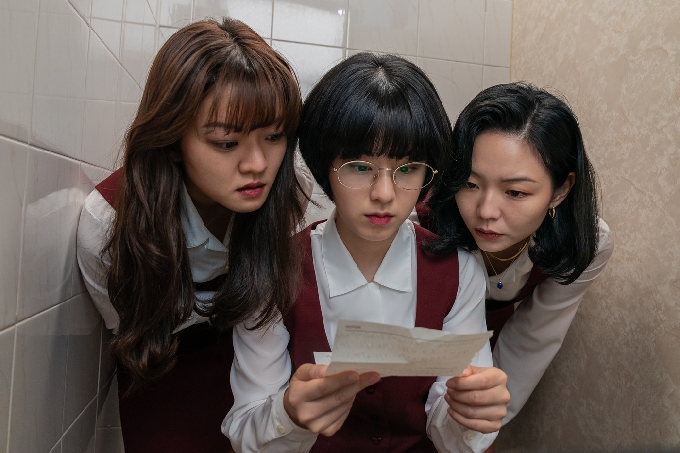 '삼진그룹 영어토익반' 스틸컷/롯데엔터테인먼트 © 뉴스1