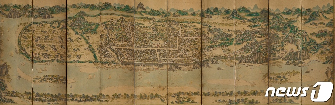 20세기 초에 그린 평양성도. 6세기 고구려의 수도성으로 건설된 이후로 1,300여 년 동안 번성한 평양성의 전경이 비교적 상세하게 그려져 있다. (국립중앙박물관 제공) 2020.10.24.© 뉴스1
