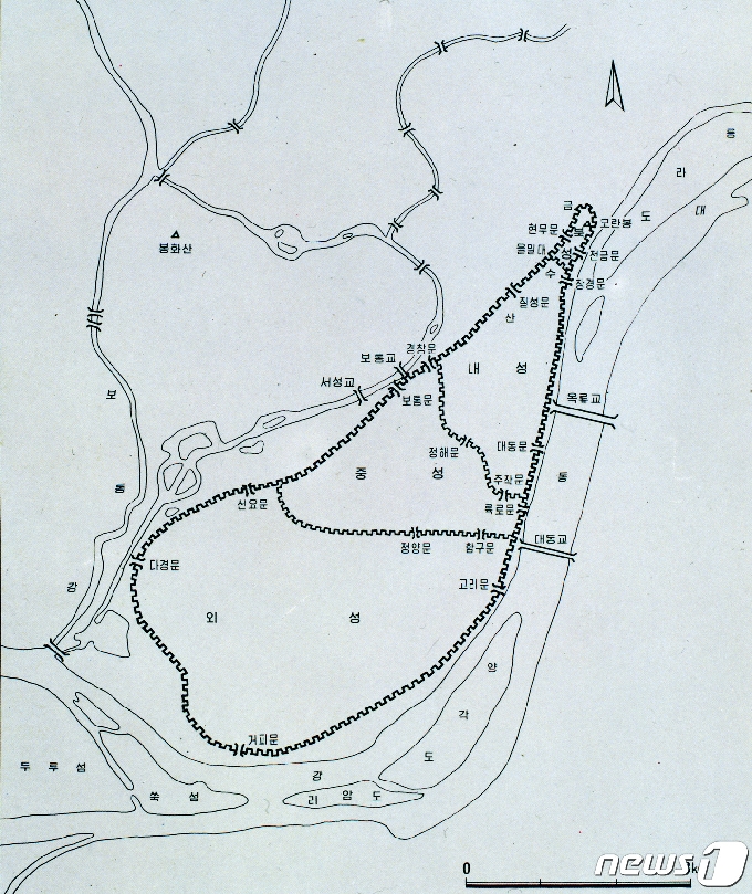 북한이 조사결과 밝혀진 평양성의 평면도. (미디어한국학 제공)© 뉴스1
