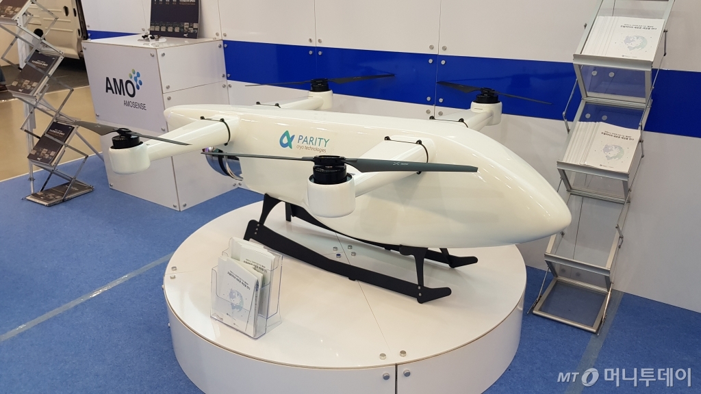 충청남도 수소에너지 홍보관에 전시된 ㈜패리티의 액체수소 드론 모습/사진= 박미주 기자