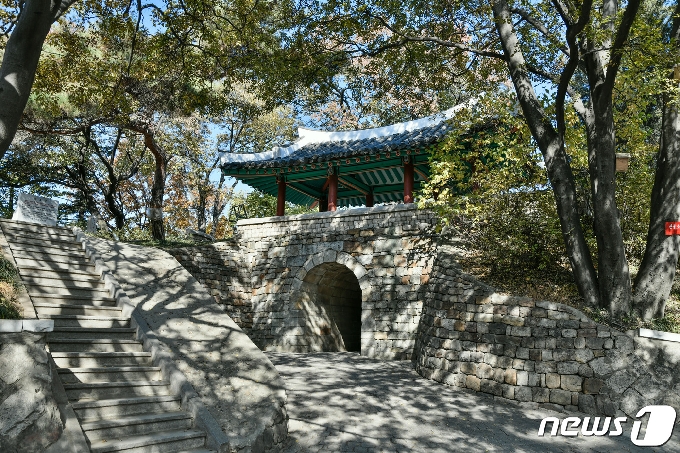 평양성 북성의 북문으로 처음 세워진 현무문 전경. (미디어한국학 제공) 2020.10.31. © 뉴스1