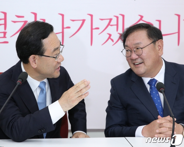 김도읍 미래통합당 간사가 지난 7월29일 서울 여의도 국회에서 열린 법제사법위원회 전체회의에서 윤호중 국회 법사위원장에게 항의하고 있다. / 사진제공=뉴시스