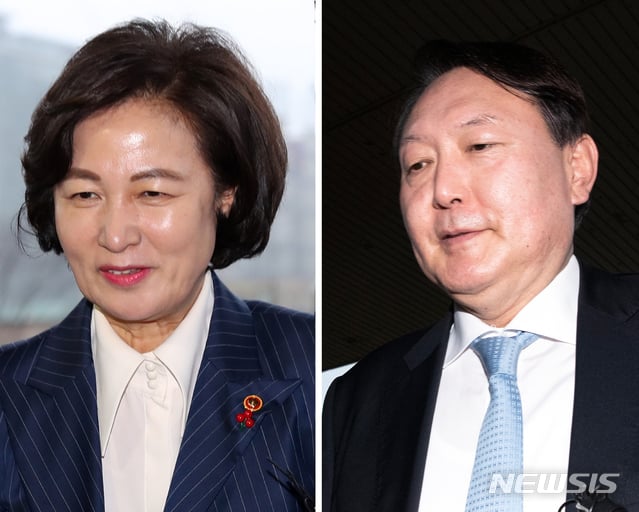 (서울=뉴스1) 박세연 기자 = 정성호 예결위원장이  3일 오후 서울 여의도 국회에서 열린 예산결산특별위원회 전체회의에서 의사봉을 두드리고 있다.   3차 추경안을 심사하는 이번 예결위 전체회의에 미래통합당은 불참했다. 오른쪽에 불참한 미래통합당 의원들의 빈자리가 보이고 있다. 2020.7.3/뉴스1