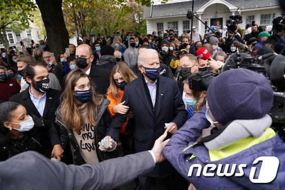 3일(현지시간) 펜실베이니아주 스크랜턴의 생가를 찾은 조 바이든 민주당 대선후보 /로이터=뉴스1